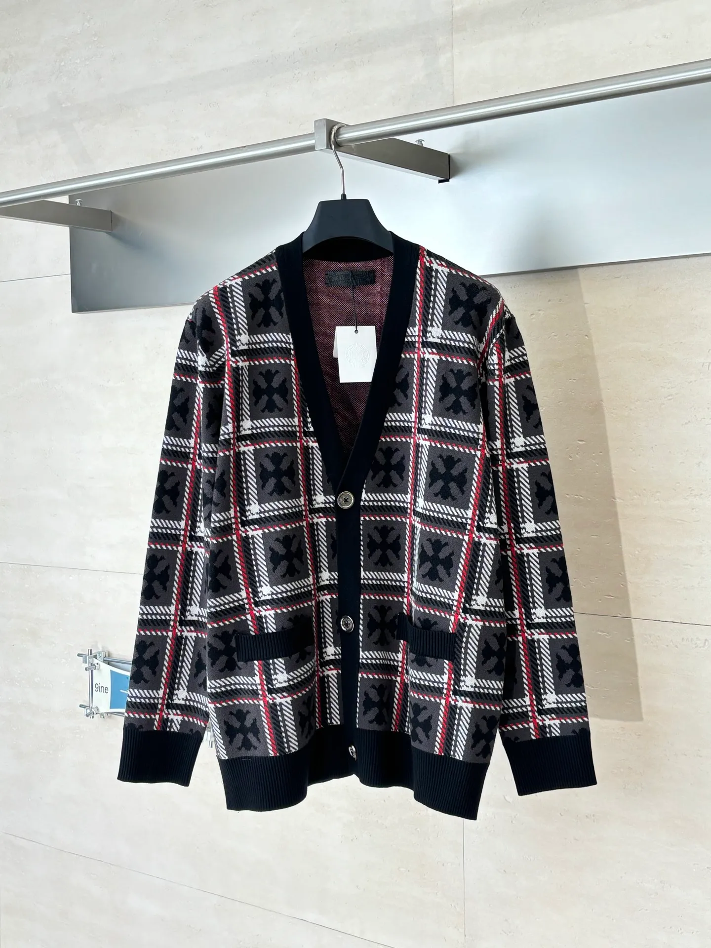 P610 Chrome Heart*/Chrome Heart 25SS cashmere plaid cardigan sweater. Knitted with Stor imported from Germany. The leather tag is cut and cut with genuine sheepskin engraving. Open-mold genuine antique silver hardware is aged and oxidized. Size: S/M/L